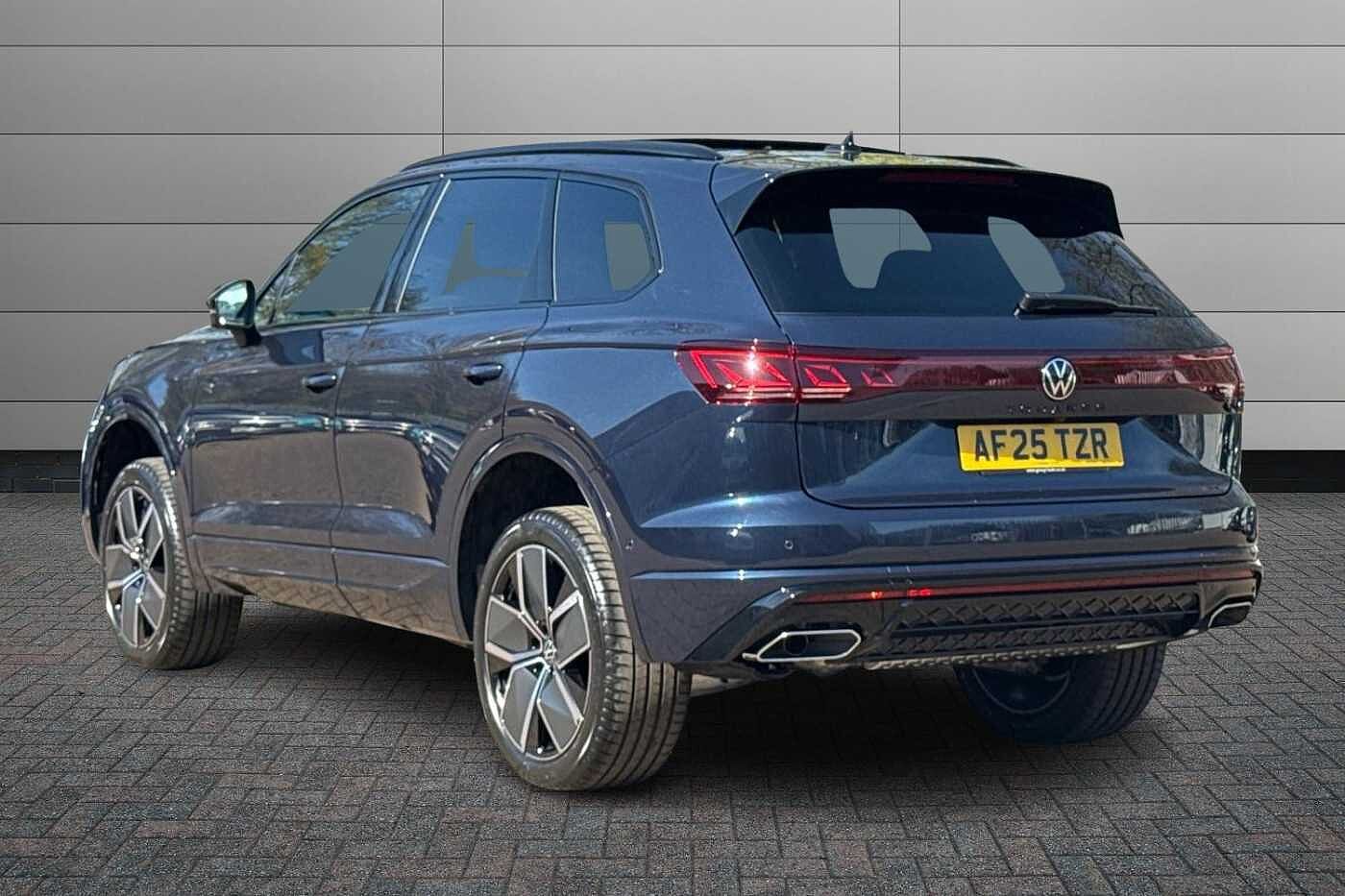 Volkswagen Touareg 3.0 TDI V6 Black Edition SUV 5dr Diesel Tiptronic 4Motion Euro 6 (s/s) (286 ps)