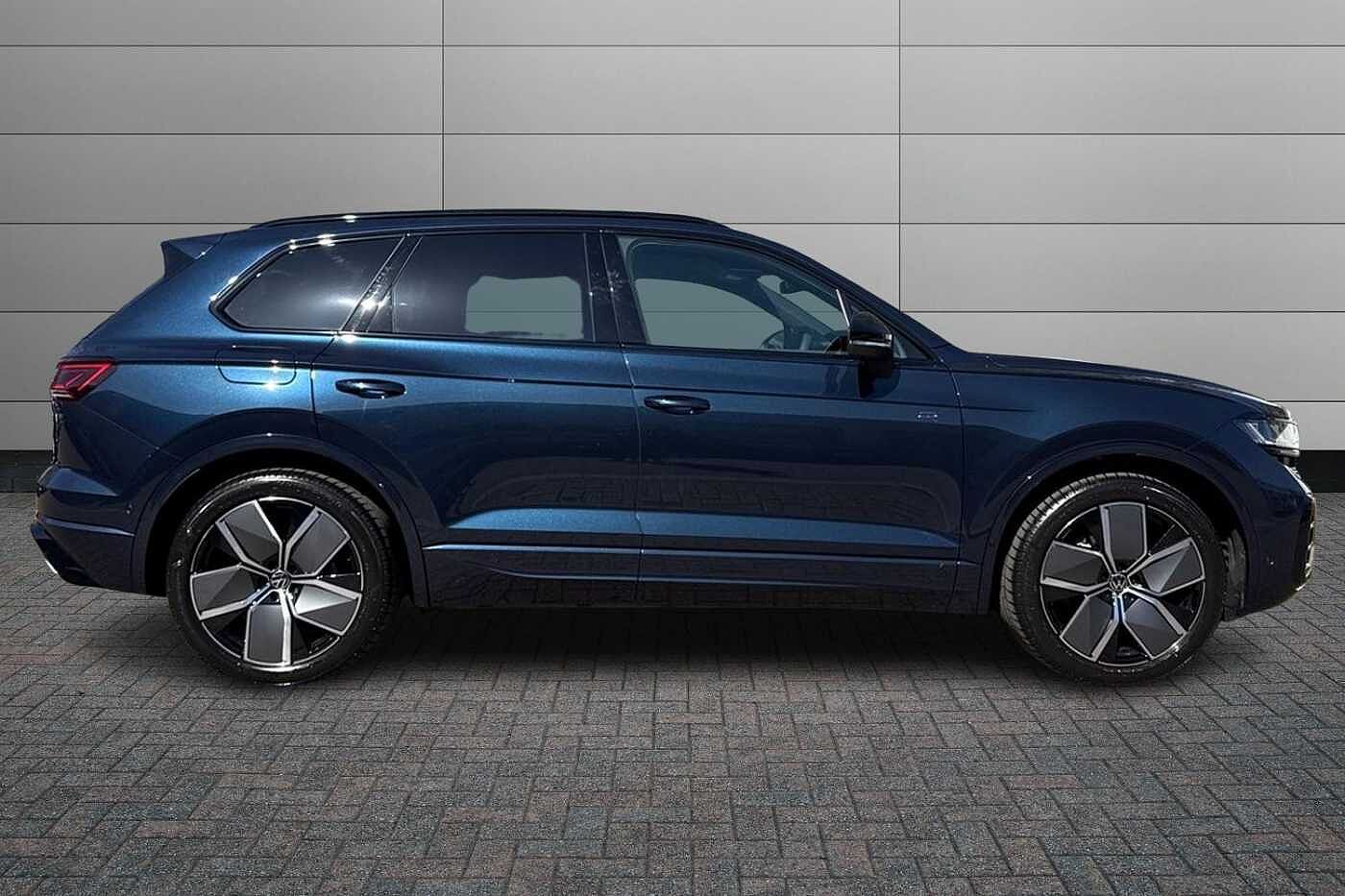 Volkswagen Touareg 3.0 TDI V6 Black Edition SUV 5dr Diesel Tiptronic 4Motion Euro 6 (s/s) (286 ps)
