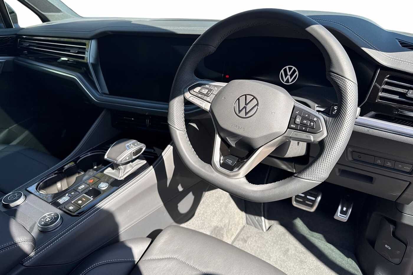 Volkswagen Touareg 3.0 TDI V6 Black Edition SUV 5dr Diesel Tiptronic 4Motion Euro 6 (s/s) (286 ps)