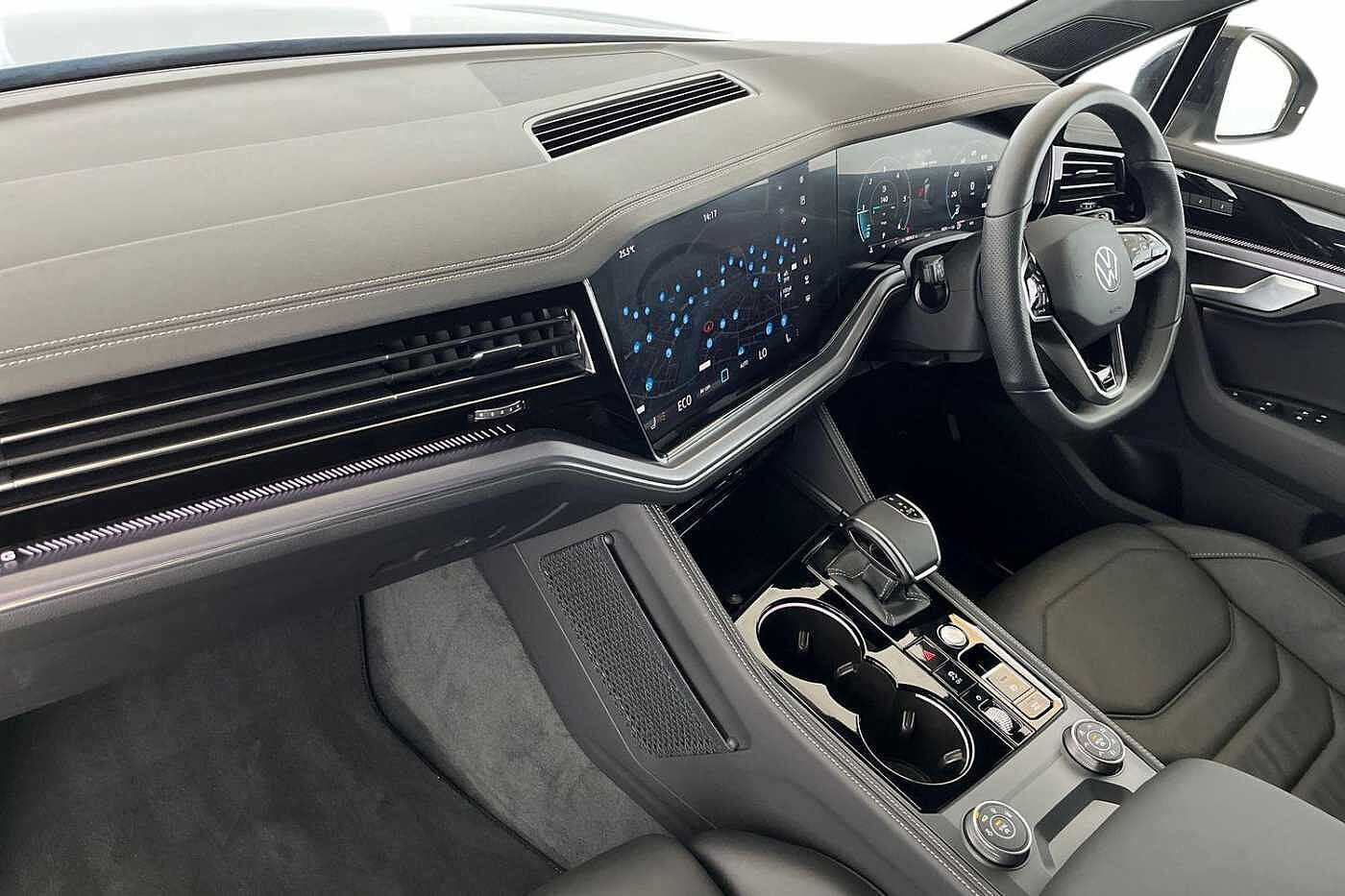 Volkswagen Touareg 3.0 TDI V6 Black Edition SUV 5dr Diesel Tiptronic 4Motion Euro 6 (s/s) (286 ps)