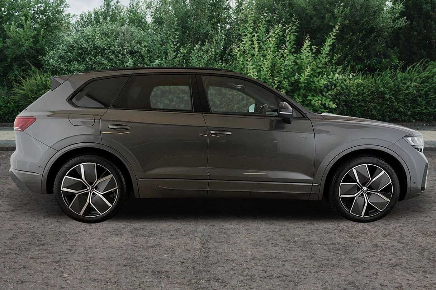 Volkswagen Touareg 3.0 TDI V6 Black Edition SUV 5dr Diesel Tiptronic 4Motion Euro 6 (s/s) (286 ps)