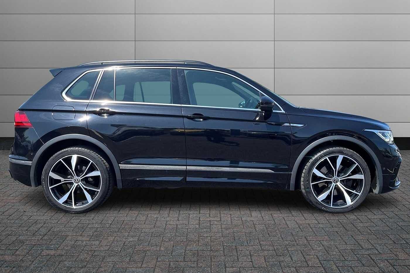 Volkswagen Tiguan 2.0 TDI R-Line SUV 5dr Diesel DSG 4Motion 200 ps - PANORAMIC SUNROOF