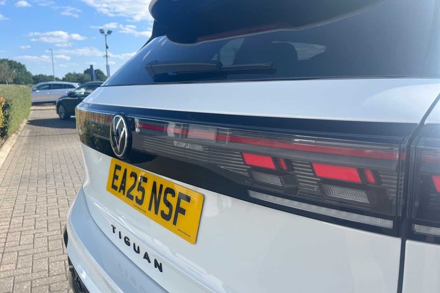 Volkswagen Tiguan 2.0 TDI R-Line SUV 5dr Diesel DSG 150 ps - PAN ROOF,TOW BAR, LEATHER, BLACK STYL
