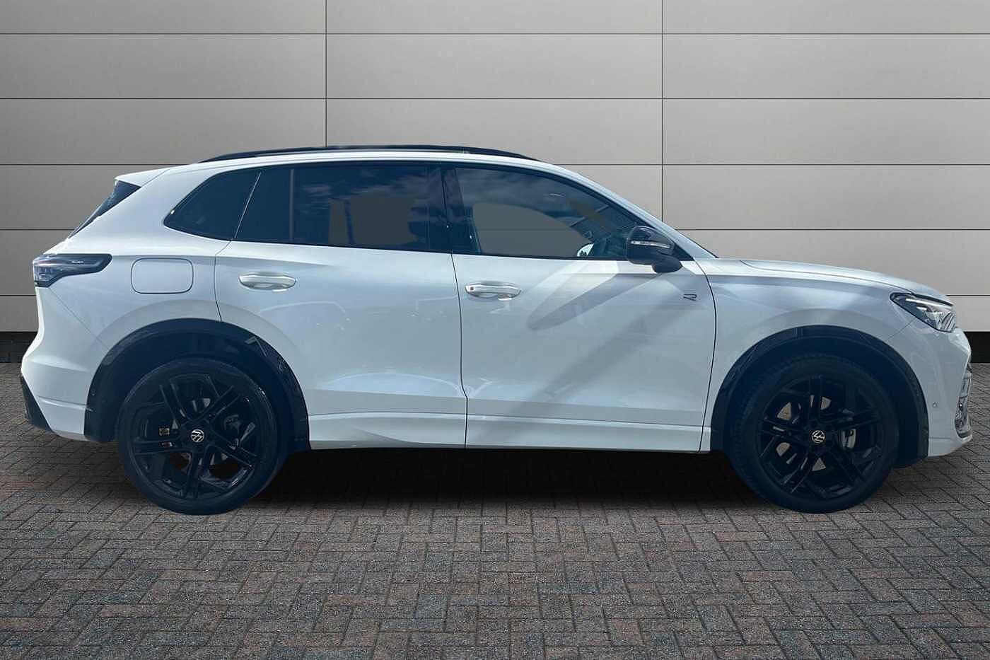 Volkswagen Tiguan 2.0 TDI R-Line SUV 5dr Diesel DSG 150 ps - PAN ROOF,TOW BAR, LEATHER, BLACK STYL