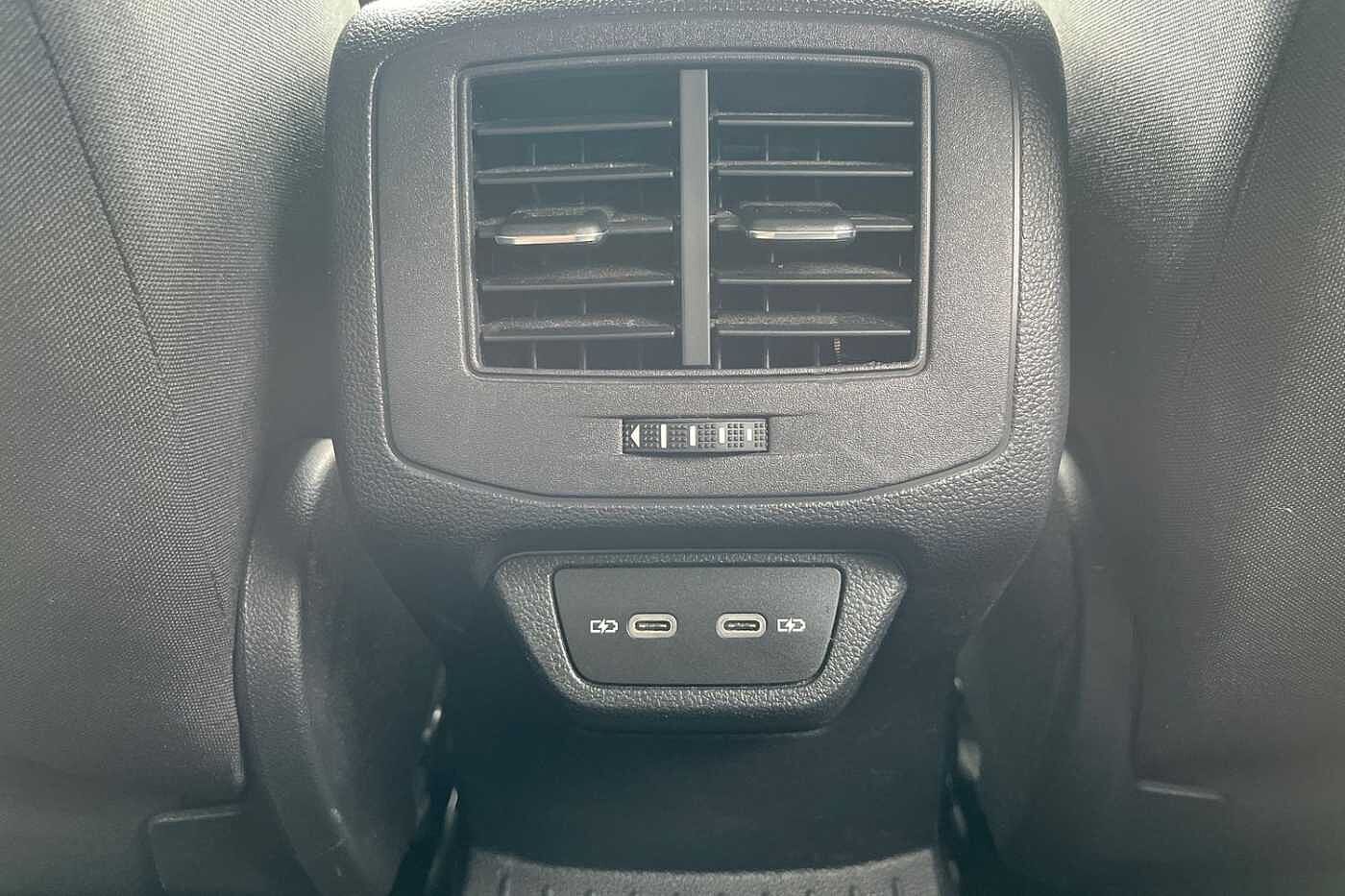 Volkswagen T-Roc 1.5 TSI GPF EVO SEL Manual 150 ps - HEATED SEATS,CAMERA, ELECTRIC TAILGATE